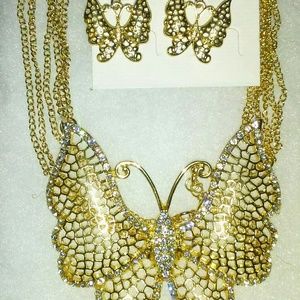 Necklace and earring set
